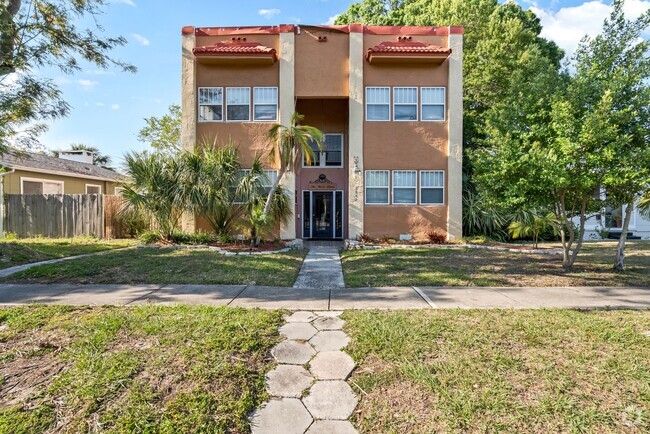 Building Photo - Charming and Spacious 2BR/1BA Unit in Hist... Rental
