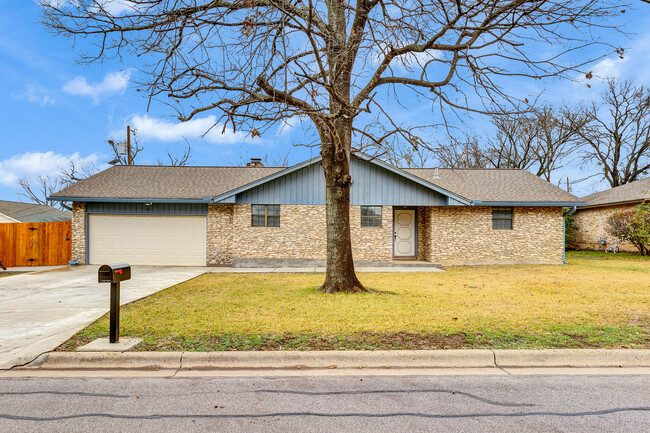 Photo - 2011 Meadow Brook Dr House