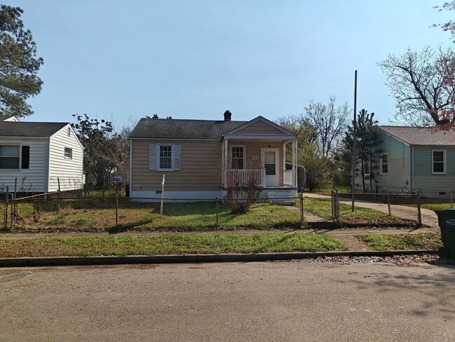 Building Photo - 2 bedroom home