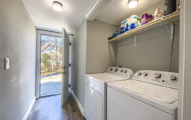 Photo - 427 E Southcross