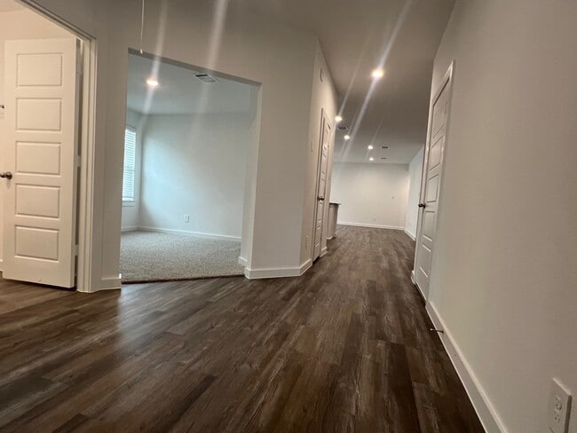 Photo - 1107 Fringed Bluestar Dr