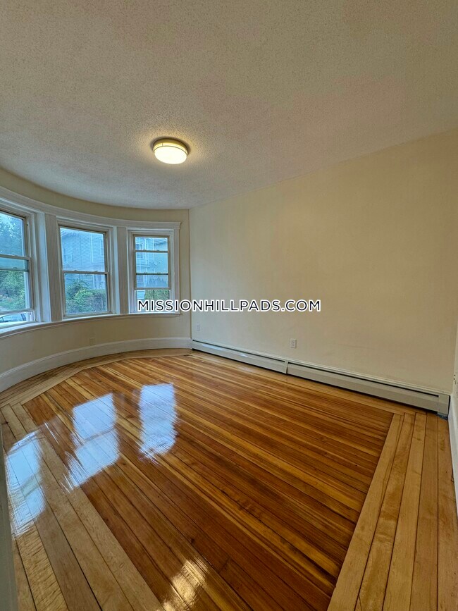5 Woodbine St Unit 1