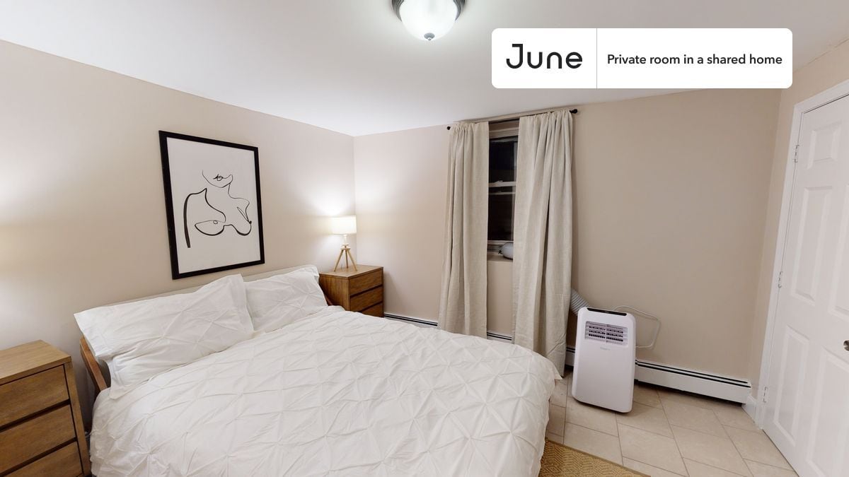 Private bedroom in 4 bed/2 bath Home - Private bedroom in 4 bed/2 bath Home