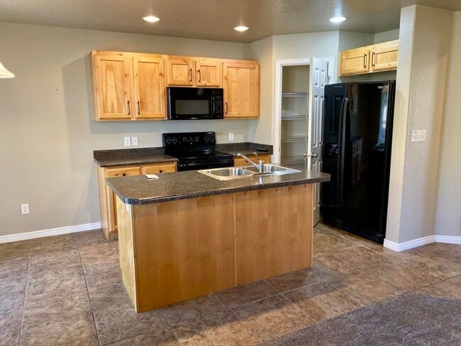 Photo - Beautiful Hidden Valley Townhome!