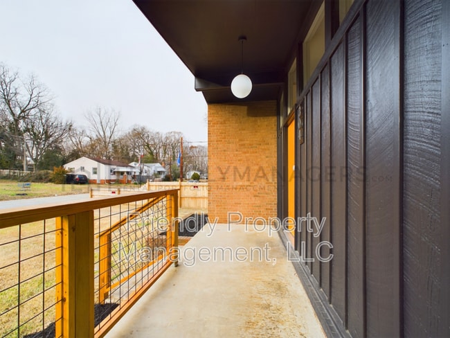 Photo - 304 Hobson St