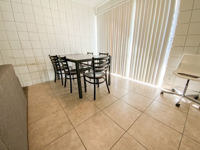 Photo - 182 W 960 N