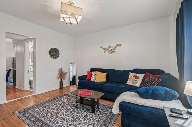 Building Photo - 5017 N Meade Ave Unit 1