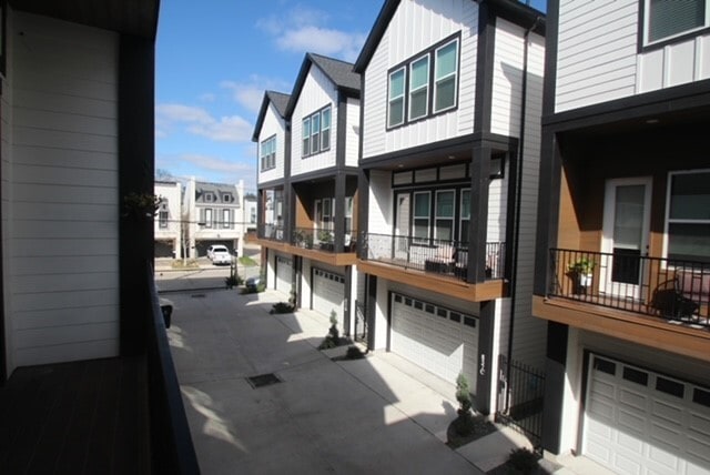 Photo - 861 Fisher St