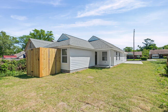Photo - 1061 N Avalon St