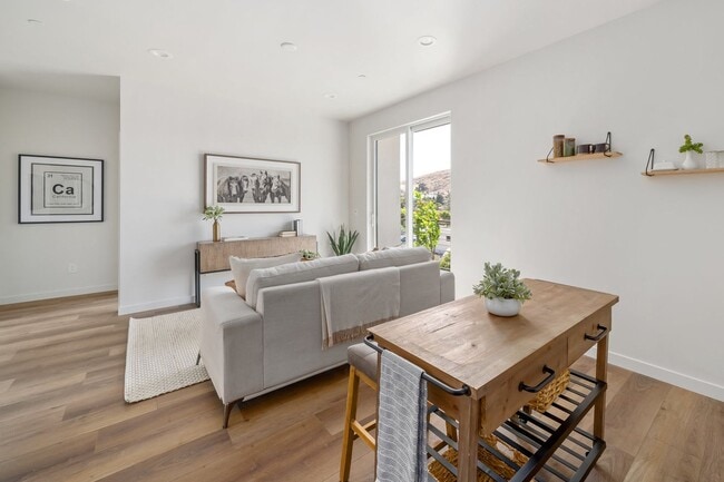 Photo - 2355 Victoria Ave Unit #303