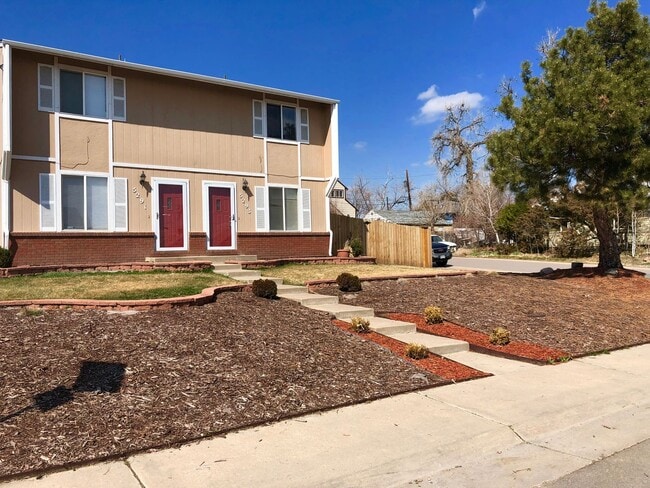 Building Photo - Newly Renovated 2-Bedroom, 1-Bathroom Unit! Rental