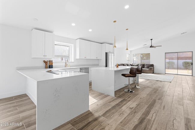 Photo - 4 N 163rd Ln