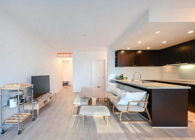 Building Photo - 821 Cambie St.