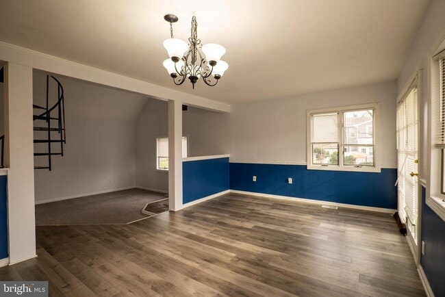 Photo - 241 Victoria St