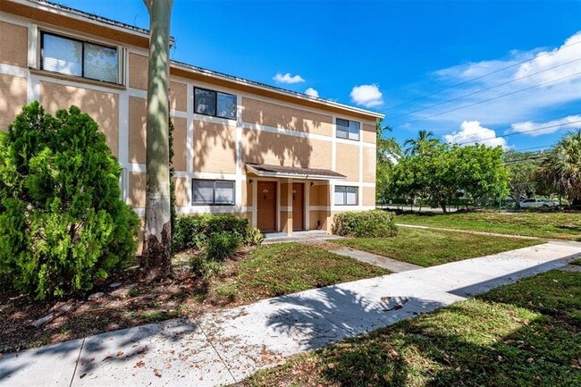 Building Photo - 9481 Palm Cir Rental