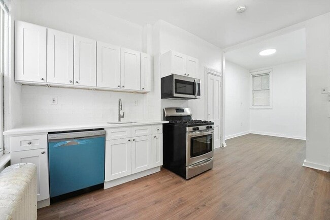 Building Photo - 122 Hutton St Unit 2R Rental
