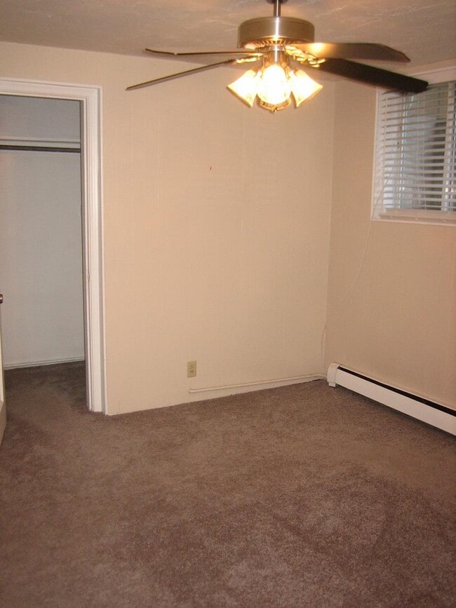 Front room - 908 E Atkin Ave Rental