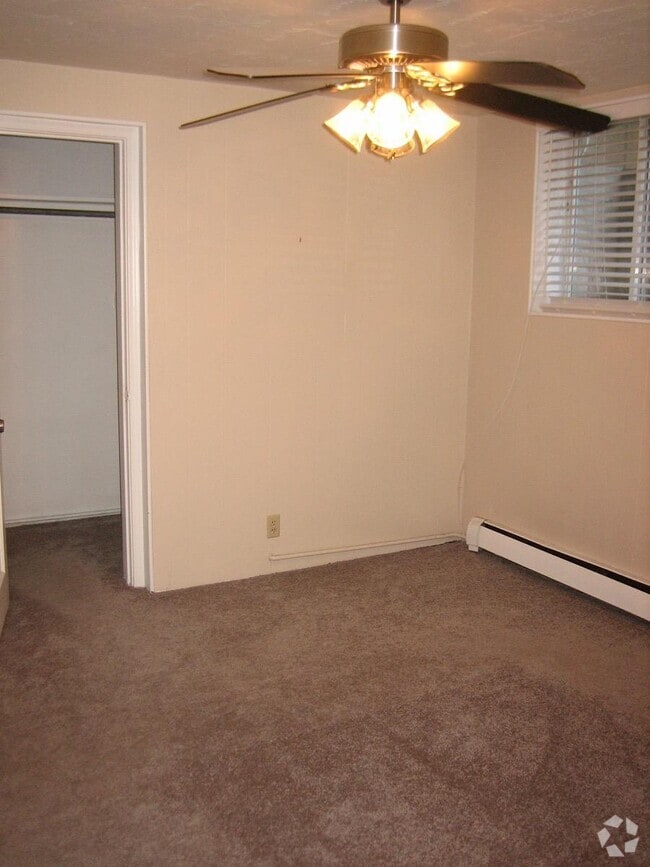 Front room - 908 E Atkin Ave Rental