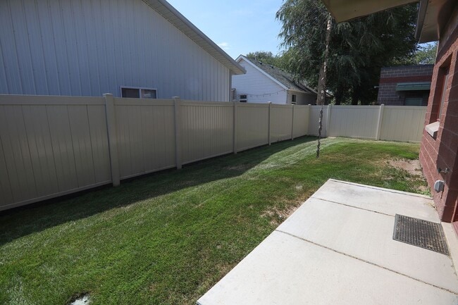 Photo - 1252 Broadway St