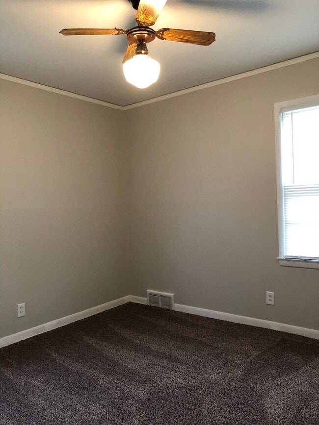 Photo - 3 bed 1 bath $1295 3 Bed 1 Bath with attached Garage