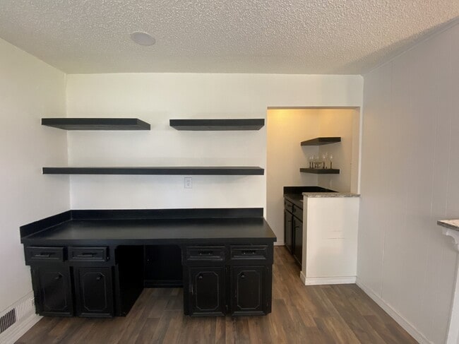 Photo - 900 W Madison St