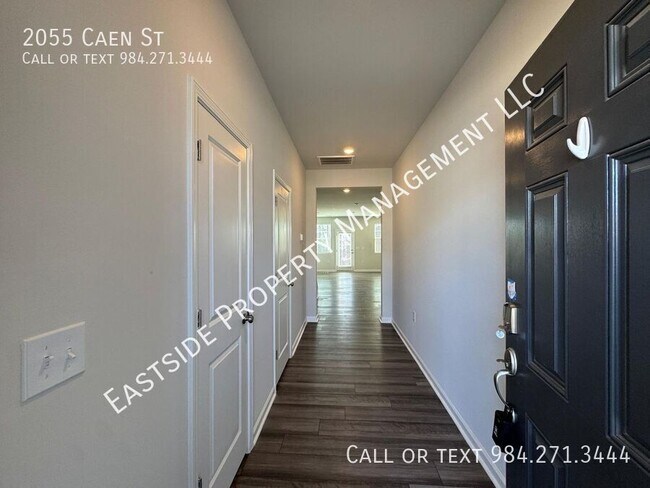 Photo - 2055 Caen St