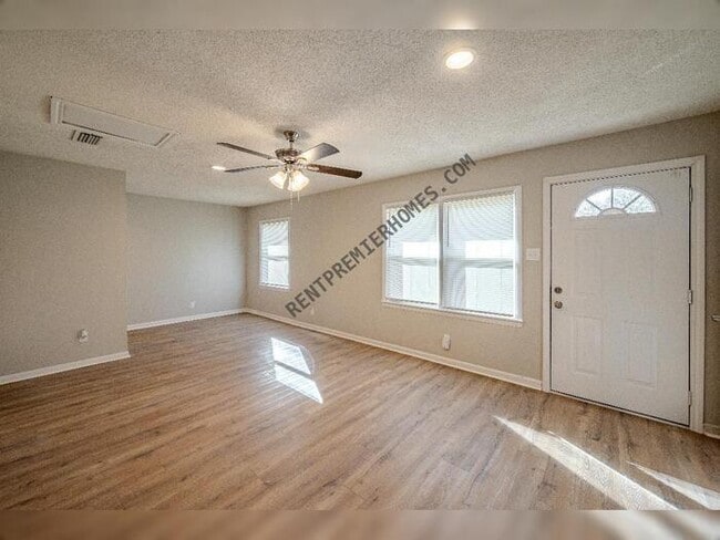 Photo - 9020 Barber St