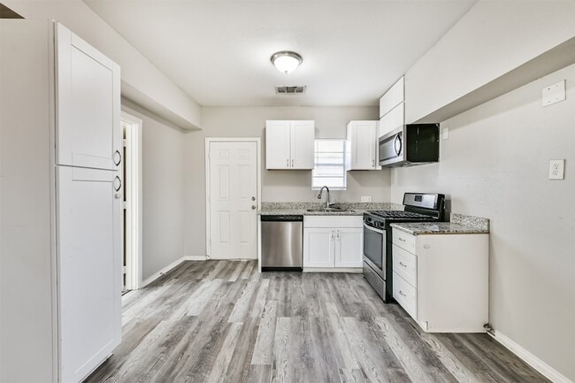 Photo - 424 S Broadway St