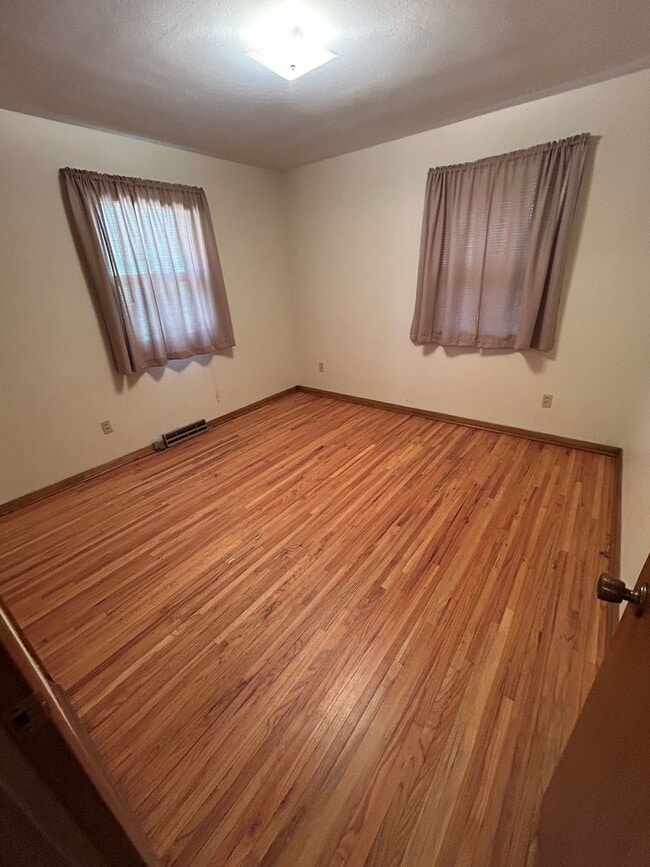 Photo - 2bd 1.5 bath duplex for rent Waterloo IA!