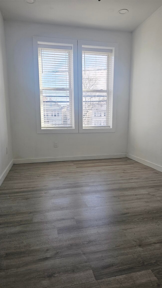 Photo - 215 Mallory Ave Unit 1