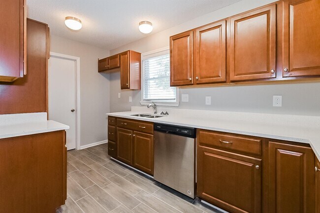 Photo - 1695 Myrna Ln