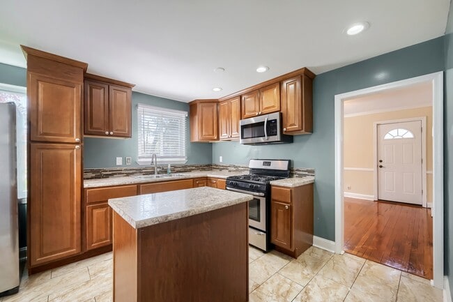 Photo - 6609 Fairdel Ave