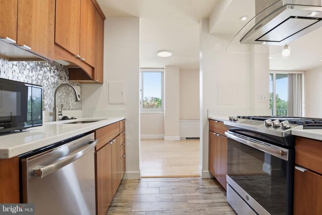 Photo - 4520 King St Unit 804