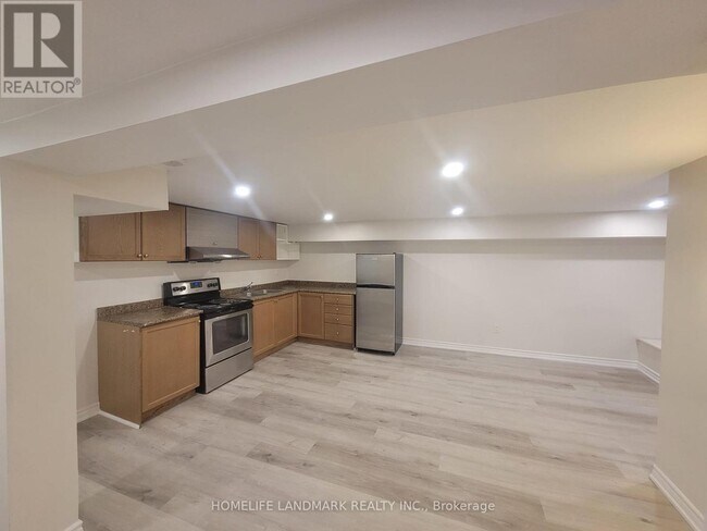 Photo - 307 Axminster Dr