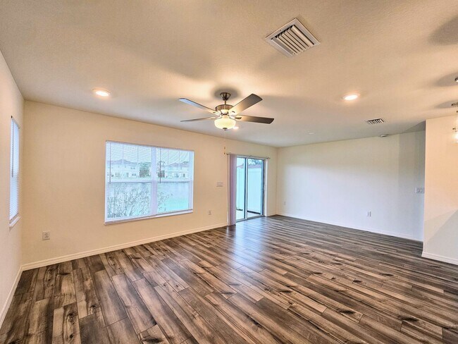 Photo - Charming 3-Bedroom Home with Lake Views in...