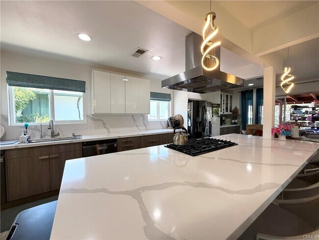 Photo - 23233 Vanowen St House