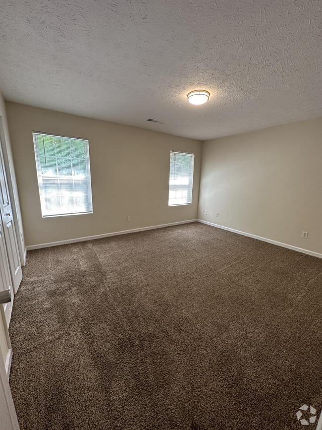 Building Photo - Spacious duplex available in Flowery Branch Rental