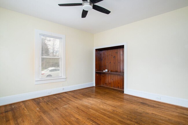 Photo - College Street Unit College 765-A