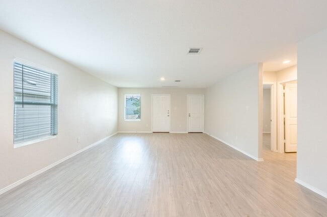 Photo - 4220 Revetment Way