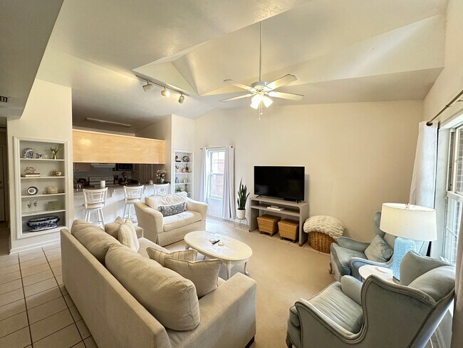 Photo - 1905 Honeysuckle Dr