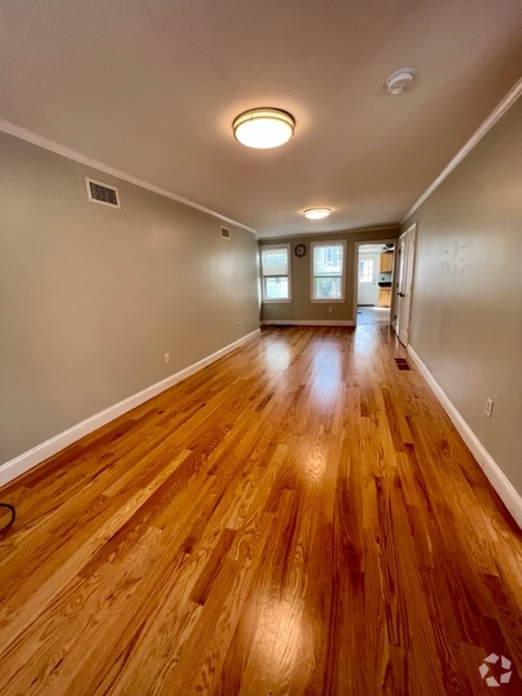 Building Photo - 221 W 2nd St Rental