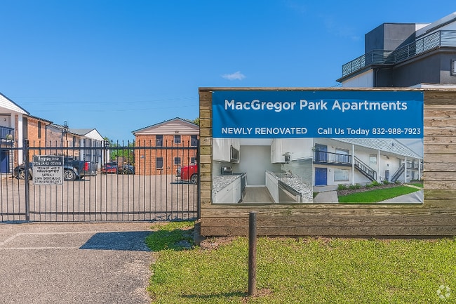 Building Photo - 3316 N MacGregor Way Rental