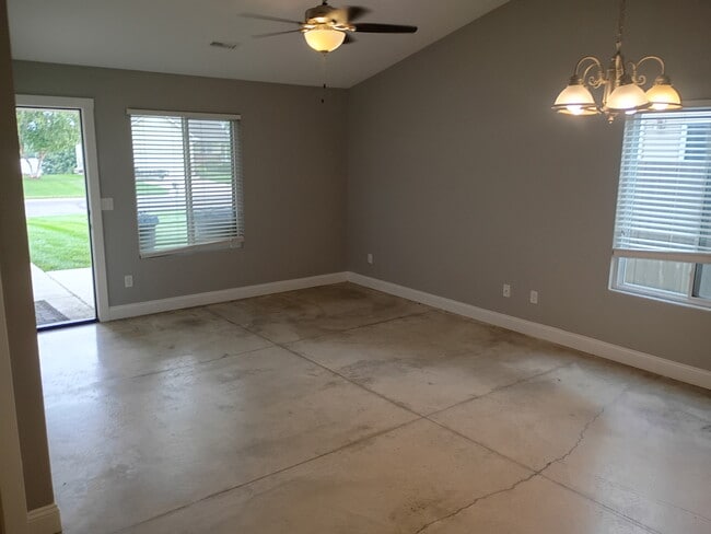 Photo - 435 Meadowlark Dr