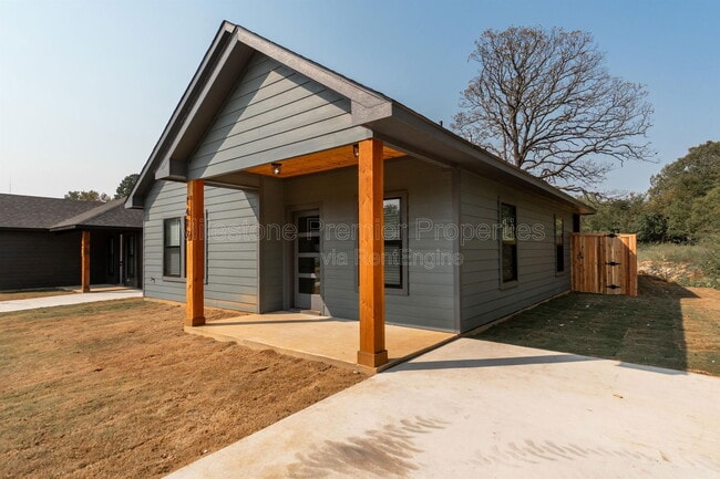 Building Photo - 1419 S 7th Ave