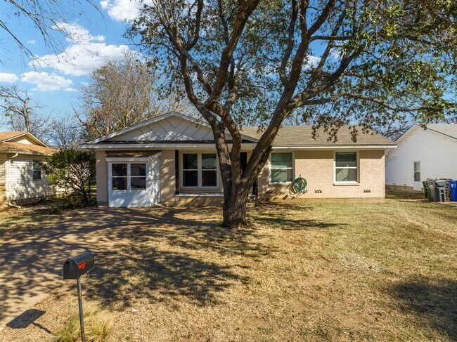Photo - 1119 N 65th St House