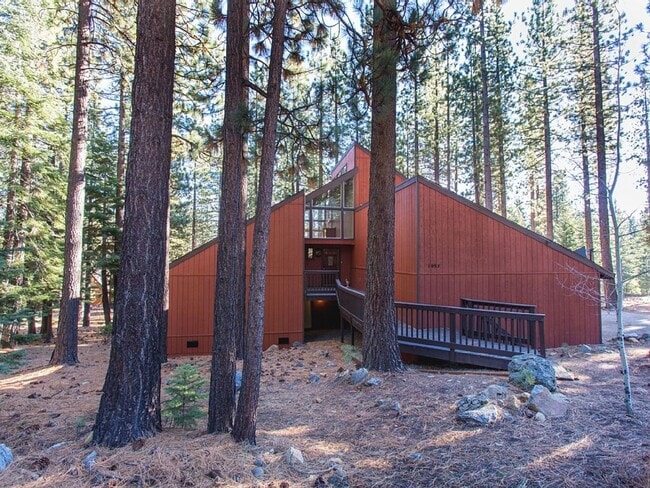 A Rare find in Tahoe! Spacious 4Bd house a... - A Rare find in Tahoe! Spacious 4Bd house a...