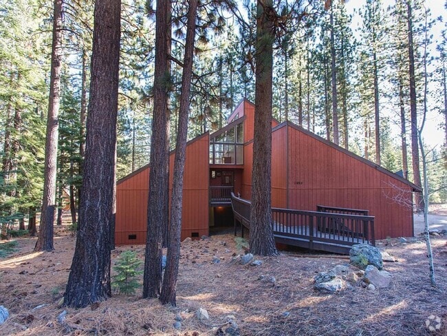 Building Photo - A Rare find in Tahoe! Spacious 4Bd house a...