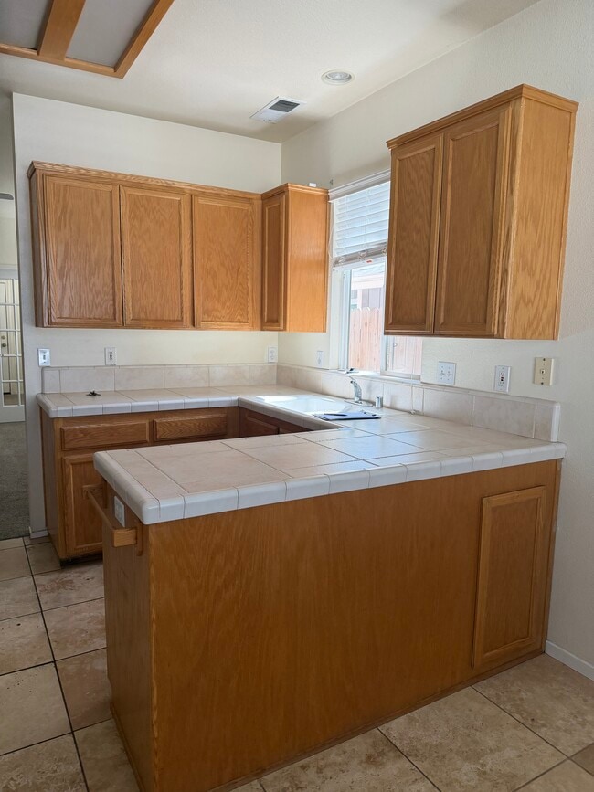 185 E 2nd Ave Unit 3