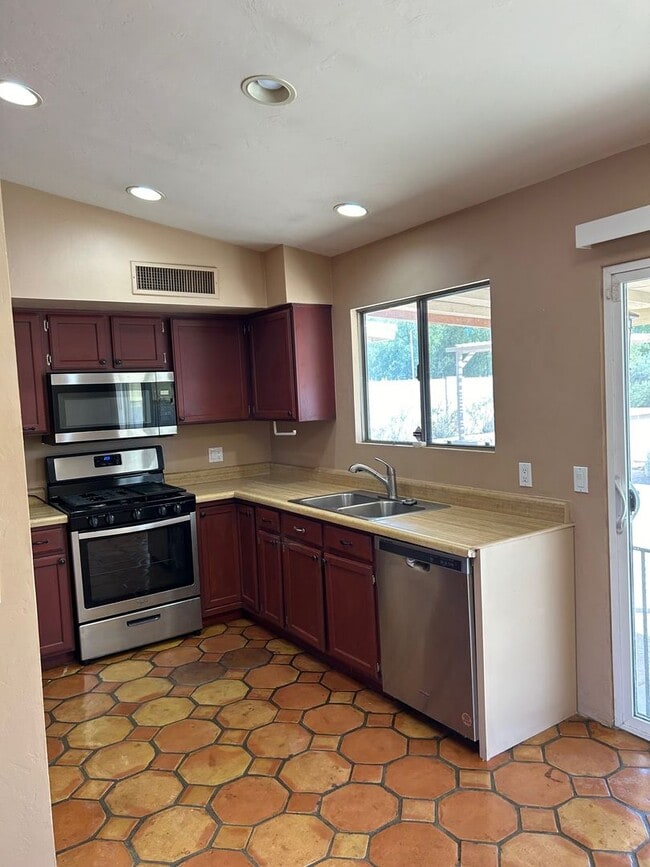 Photo - 2 Bedrooms PLUS Den NW Tucson