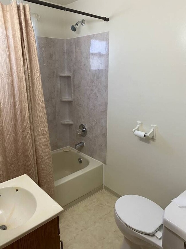 13 1/2 W Center St